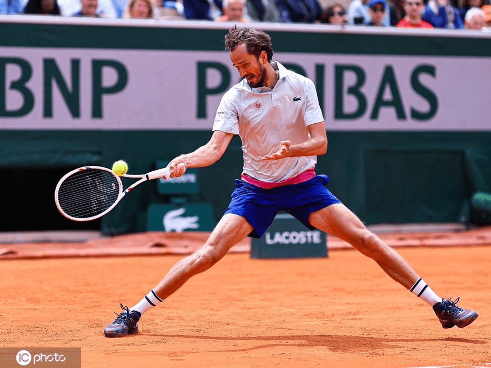 开云在线赛事平台-美国网球队完胜英国网球队，梅德韦杰夫绝境逆转