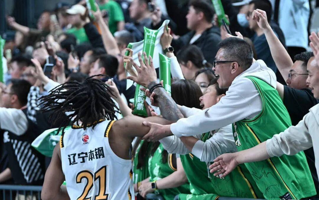 开云体育中国-辽宁队在场上展现强劲实力，锐不可挡