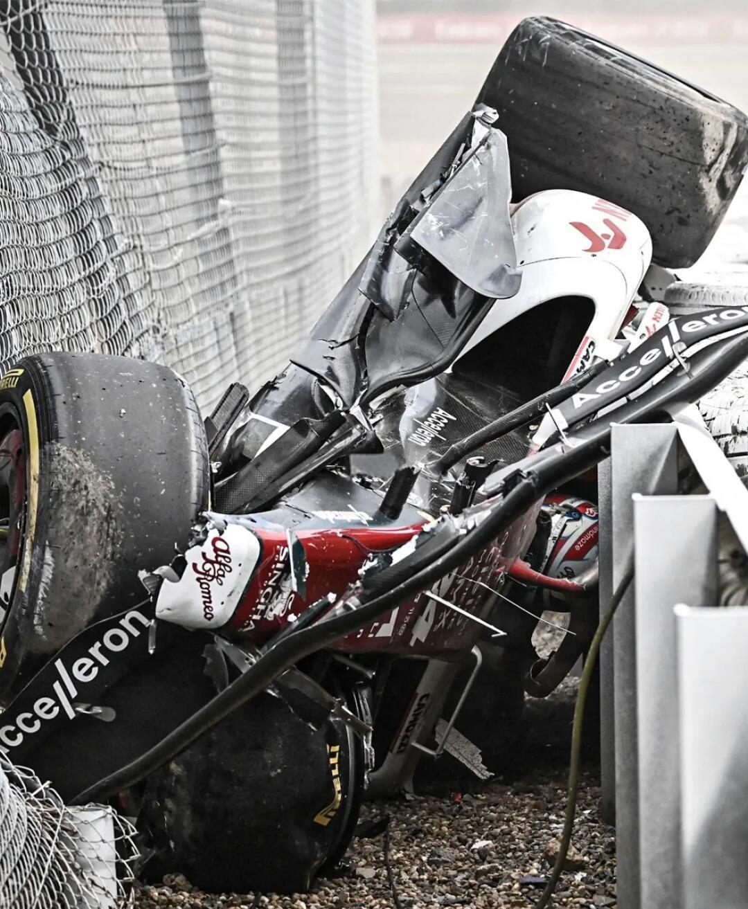 开云下载-雷诺车队横扫威廉姆斯，拉塞尔惊艳四座